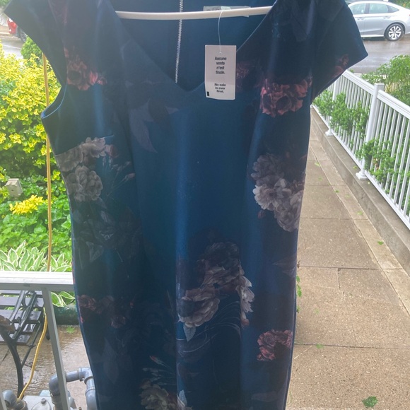 Cleo woman’s blue dress with flowers. - Picture 5 of 5